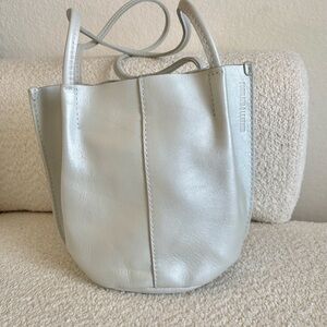 Portland Leather Pearl Devan Bucket Tote